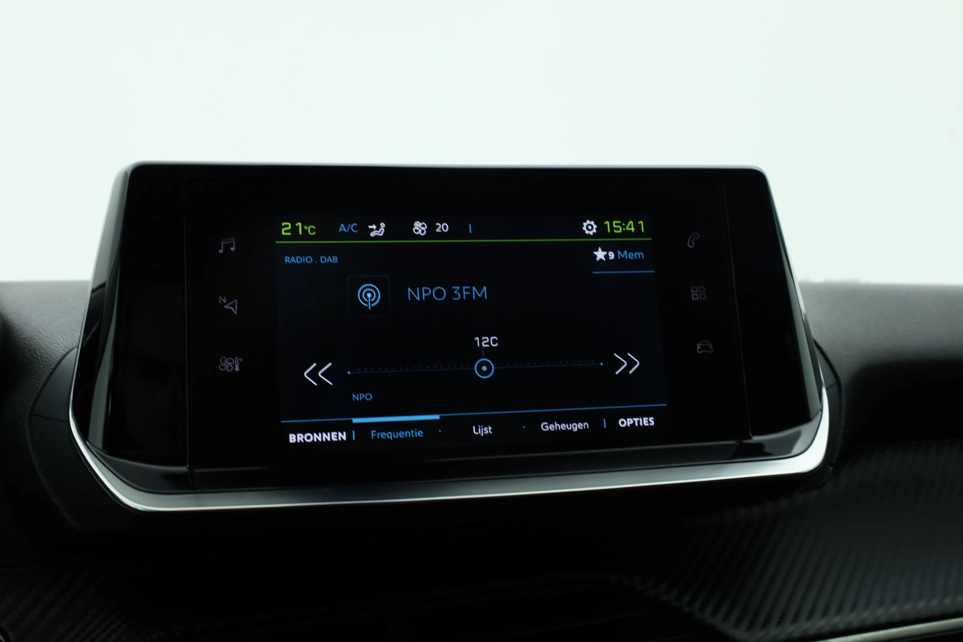 Hoofdafbeelding Peugeot e-2008