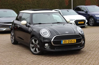 MINI Cooper Mini 1.5 60 Years Edition / Panoramadak / Head-up / Leder / Harman Kardon / 17'' / Navigatie / DAB / Cruise Control