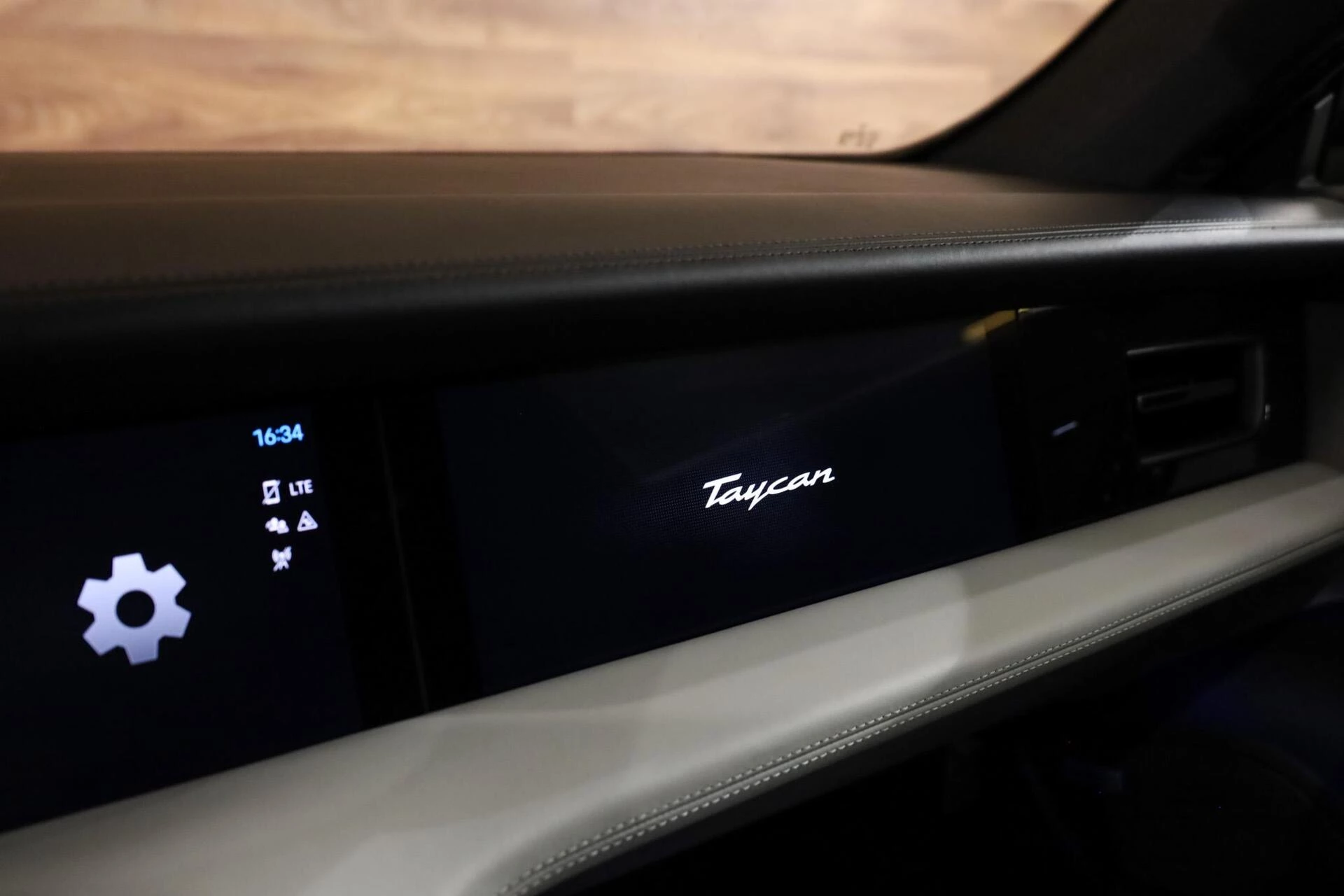 Hoofdafbeelding Porsche Taycan
