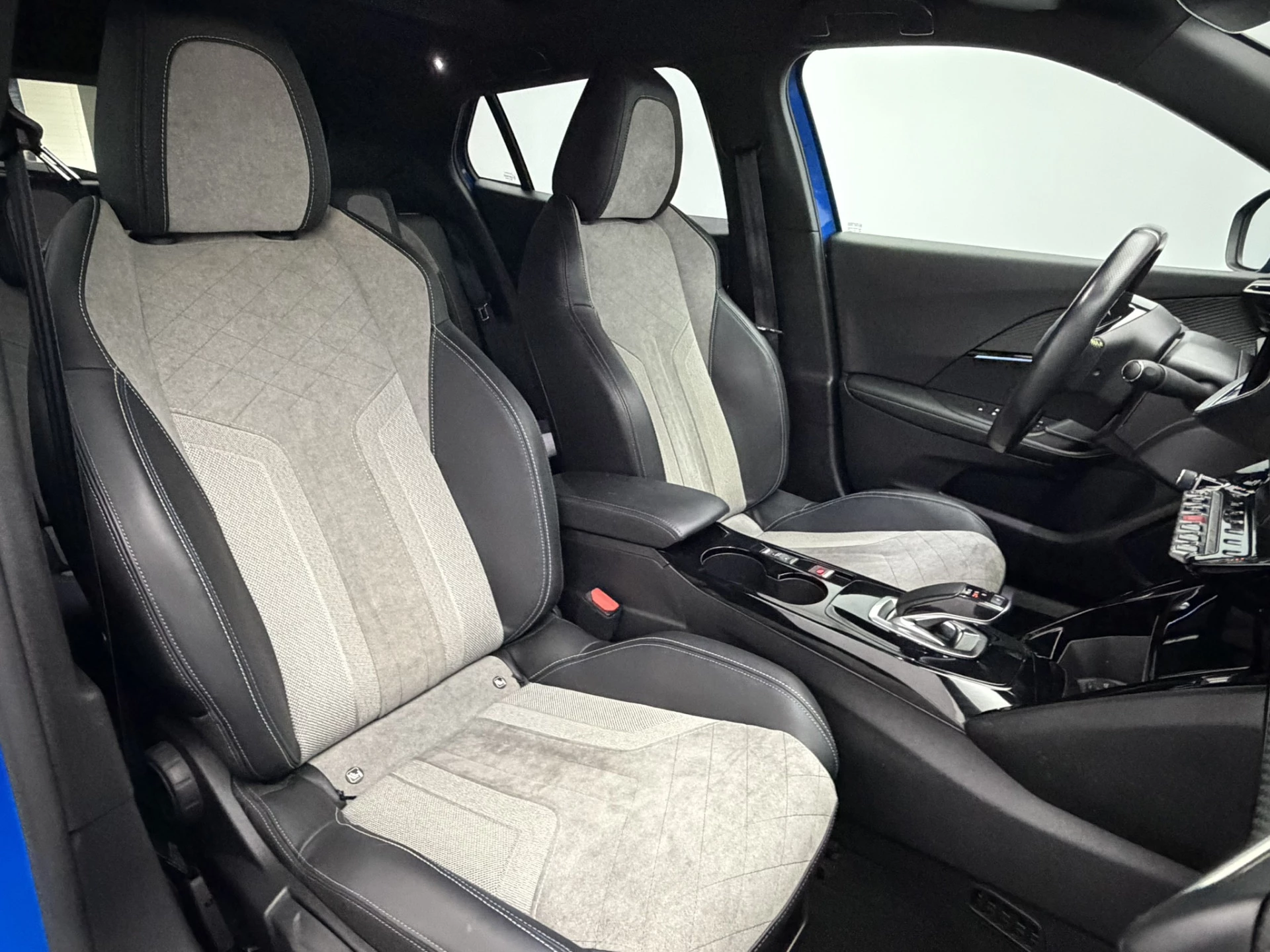 Hoofdafbeelding Peugeot e-2008