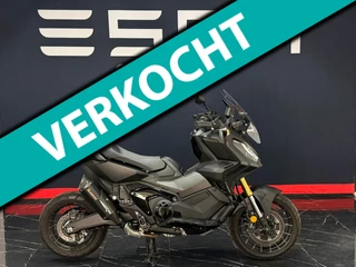 Hoofdafbeelding Honda X-ADV Honda Scooter X-ADV 750 Akrapovic Black on Black LED