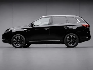 Mitsubishi Outlander 2.0 PHEV instyle+ (APPLE CARPLAY,SCHUIFDAK,LED,LEDER,ELECTRISCHE STOELEN,STOEVERWARMING,CAMERA,NETTESTAAT)