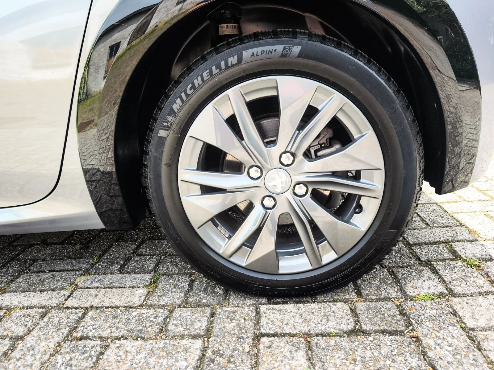Hoofdafbeelding Peugeot e-208