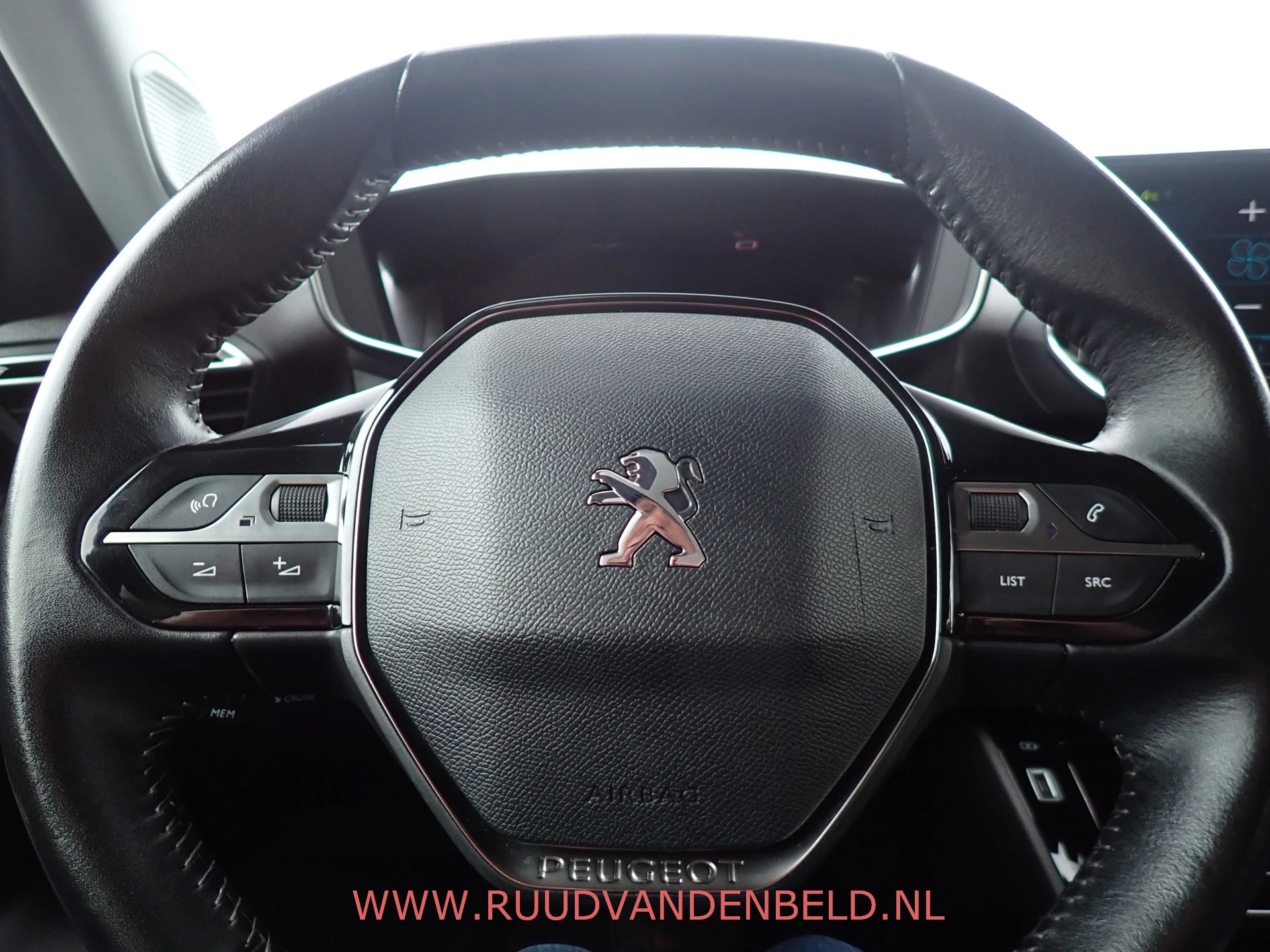 Hoofdafbeelding Peugeot e-2008