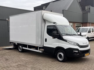 Hoofdafbeelding Iveco Daily Iveco Daily 35S16V 2.3 160pk Bakwagen laadklep Automaat 8 traps Airco Stuurwielbediening Telefoonverbinding 3-Persoons Euro 6 Bakwagen 1e eigenaar Meubelbak Verhuiswagen