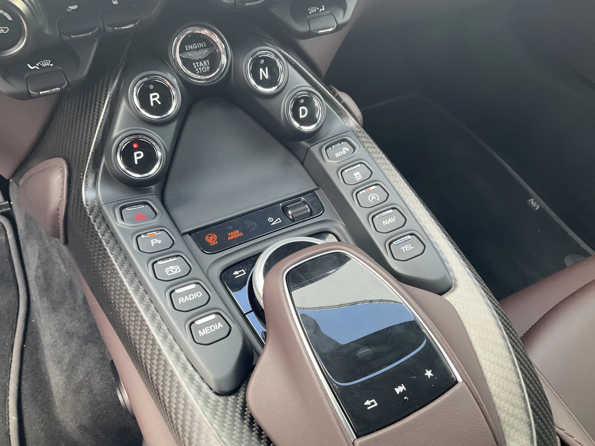 Hoofdafbeelding Aston Martin V8 Vantage