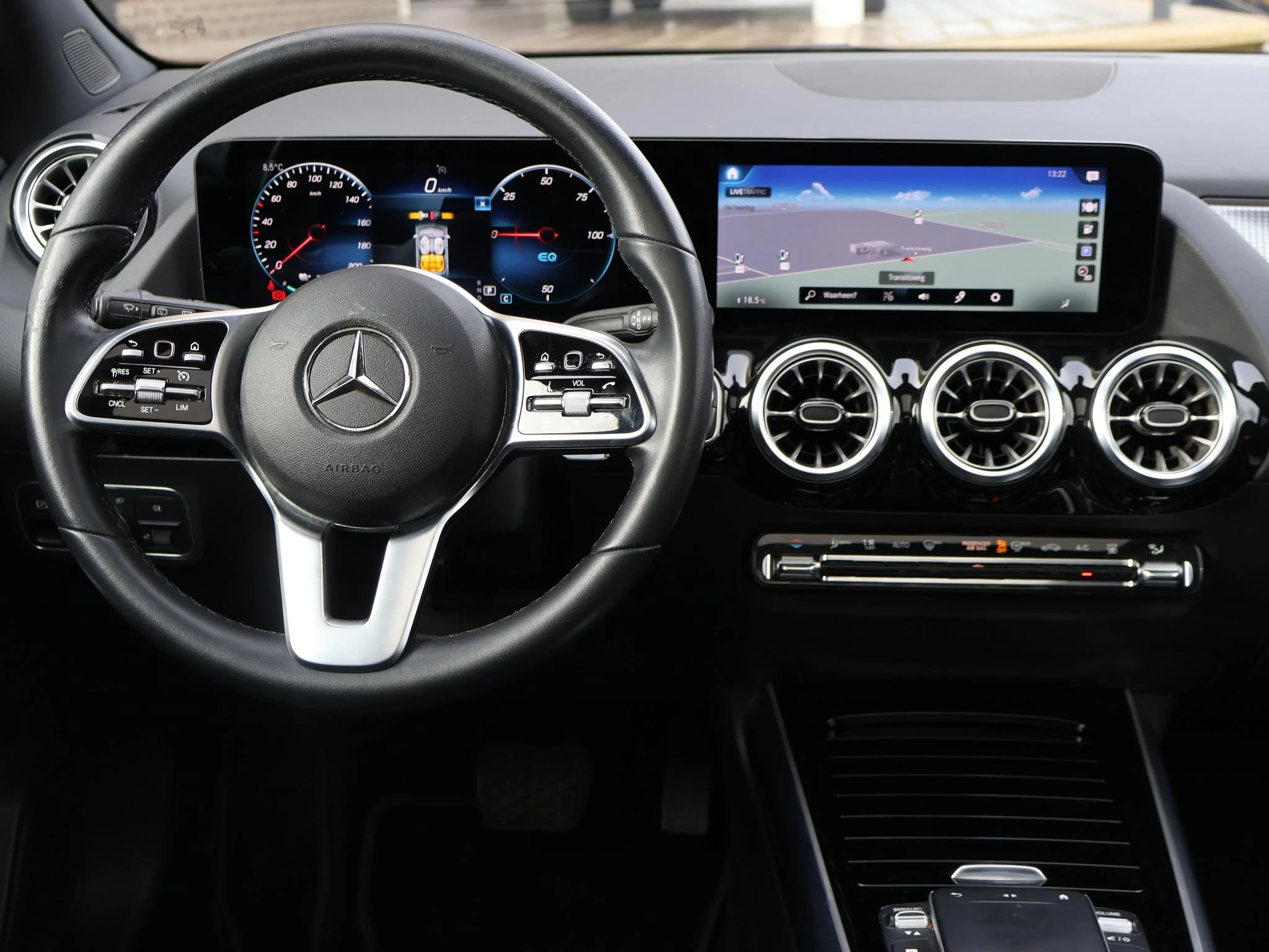 Hoofdafbeelding Mercedes-Benz EQA