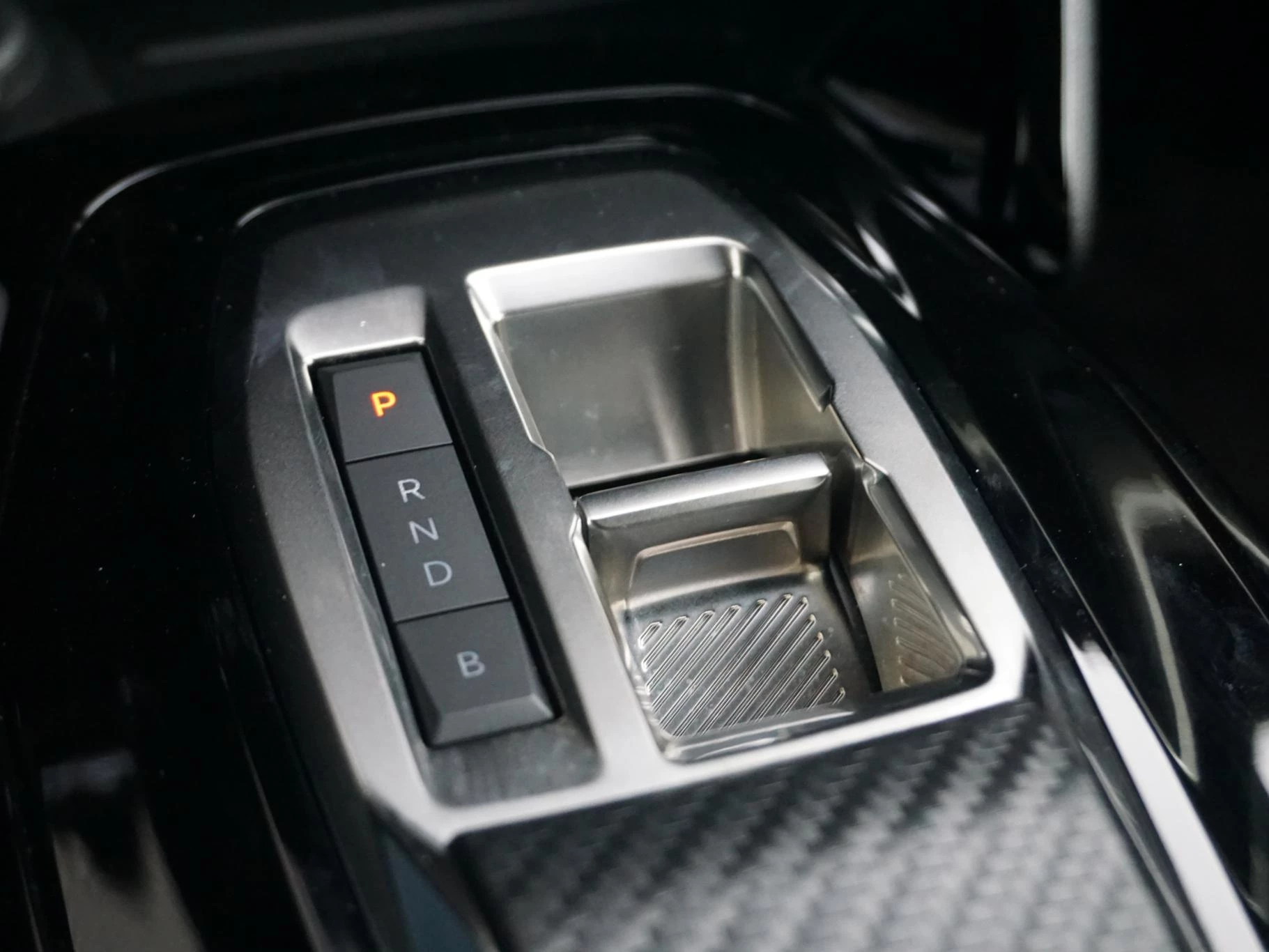 Hoofdafbeelding Peugeot e-2008