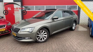 Skoda Superb Combi 1.8 TSI Style Business AUTOMAAT / TREKHAAK / PANORAMADAK / STOELVERW / CARPLAY / CAMERA / NAVI / KEYLESS / NL-AUTO