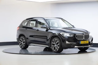 BMW X1 sDrive20i VDL Nedcar Edition | Leder | Panoramadak | H&K | 19 Inch | Head Up |