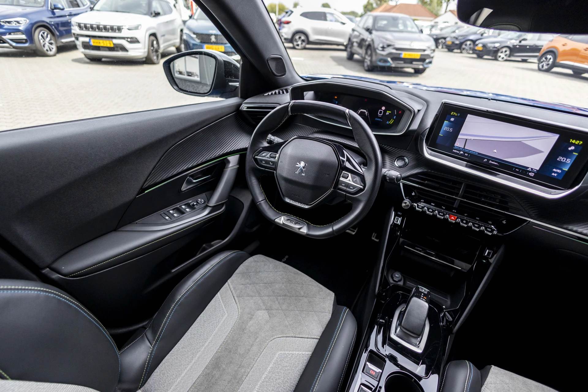 Hoofdafbeelding Peugeot e-2008