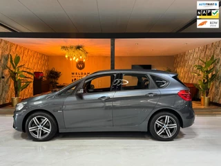 Hoofdafbeelding BMW 2 Serie BMW 2-serie Active Tourer 225i Sport Garantie Camera PDC StoelVW Sfeer Cruise Navi Clima Rijklaar