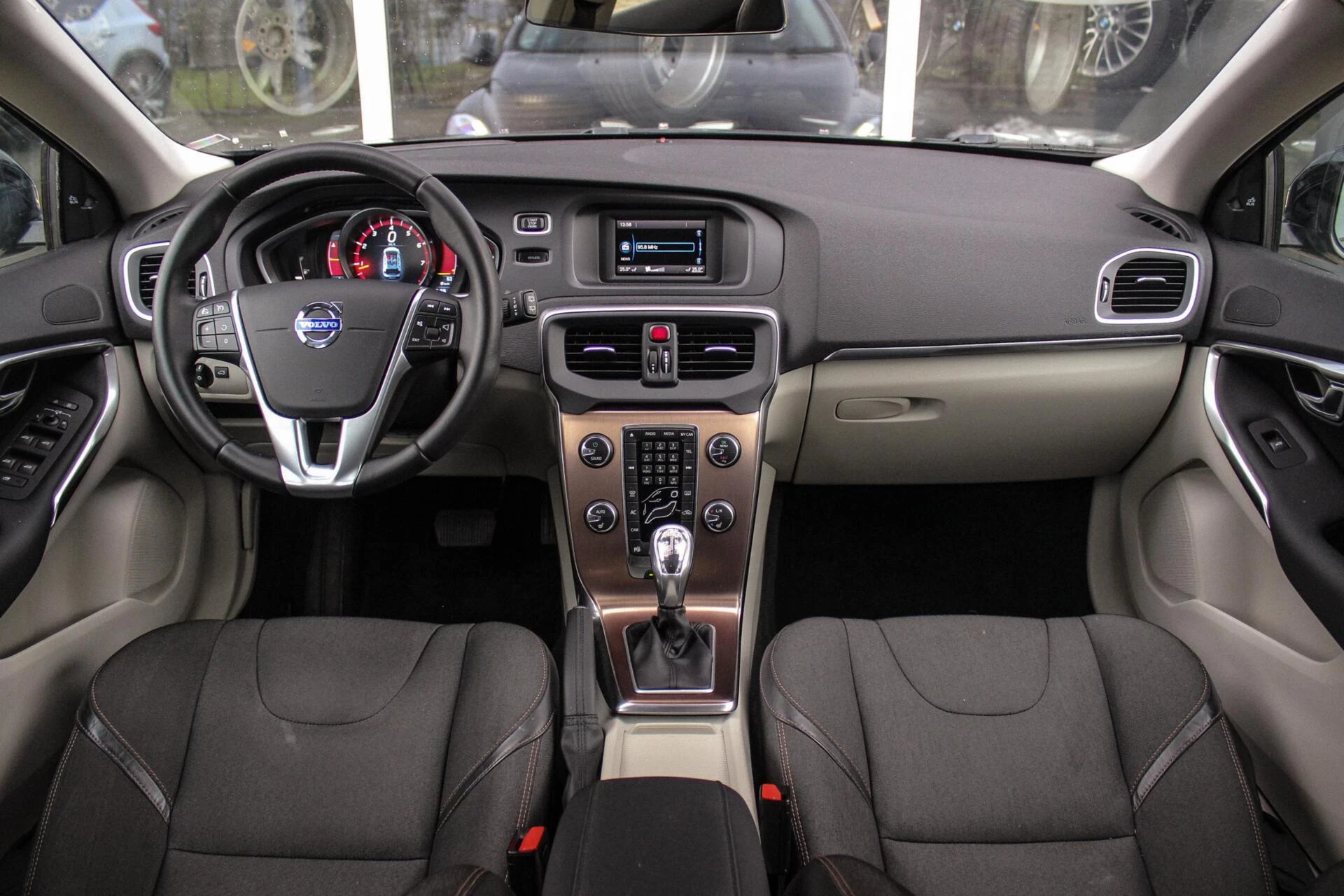 Hoofdafbeelding Volvo V40