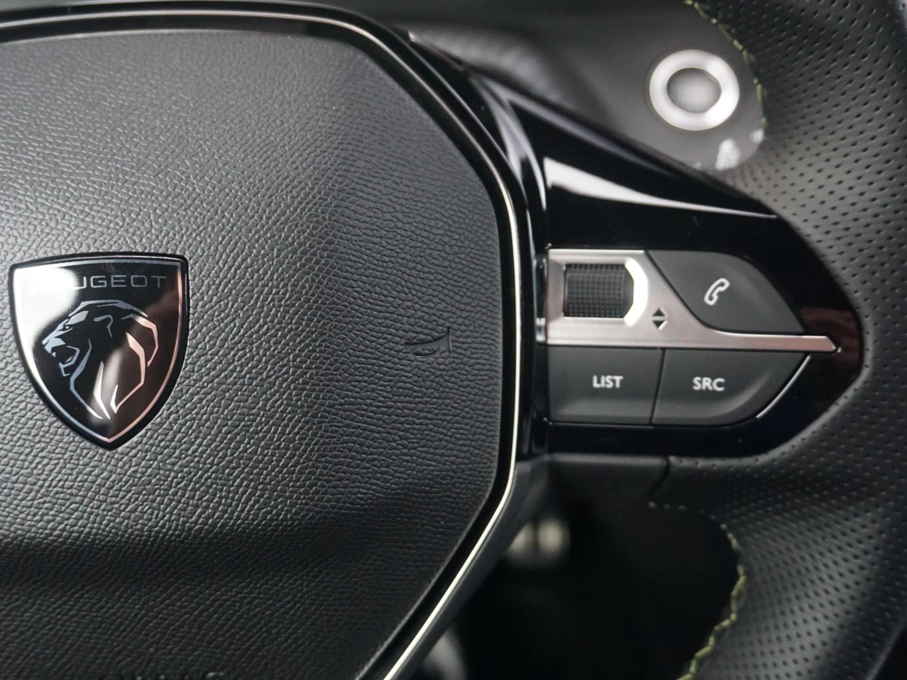 Hoofdafbeelding Peugeot e-2008