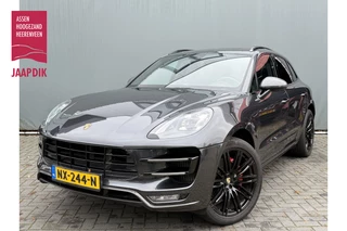 Hoofdafbeelding Porsche Macan Porsche Macan BWJ 2016 3.6 Turbo 400 PK AKRAPOVIC / CARBON PAKKET / SCHUIF PANO / MEMORY STOEL / BOSE / LEDER / STOELVERW. + VENT. / NAVI / CLIMA / CRUISE / FULL LED /