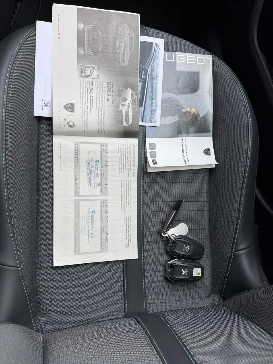 Hoofdafbeelding Peugeot e-2008