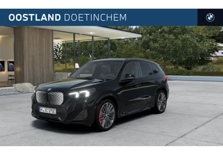 BMW iX1 eDrive20 M Sport / Panoramadak / Trekhaak / Sportstoelen / Achteruitrijcamera / M Adaptief onderstel / Comfort Access / Adaptieve LED / Harman-Kardon