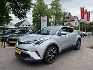 Hoofdafbeelding Toyota C-HR Toyota C-HR 1.8 HYBRID EXECUTIVE / LEDER / CAMERA / NAVI / TREKHAAK / 18'' LMV