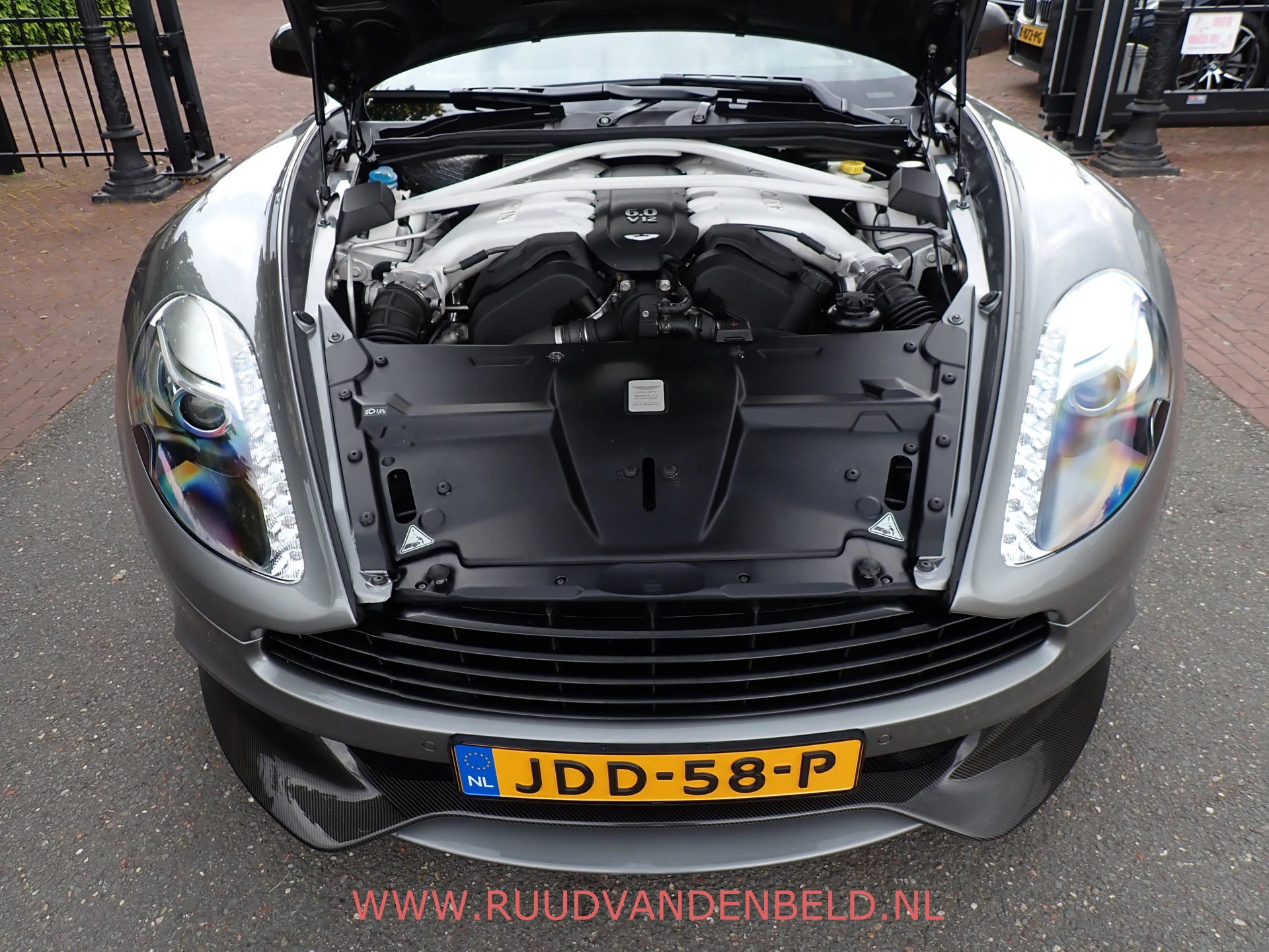 Hoofdafbeelding Aston Martin V12 Vanquish