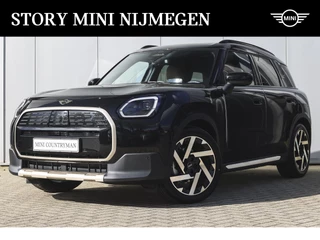 Hoofdafbeelding MINI Countryman MINI Countryman E Favoured 66.5 kWh / Panoramadak / Trekhaak / JCW Sportstoelen / Parking Assistant Plus / Driving Assistant Professional / Comfort Access