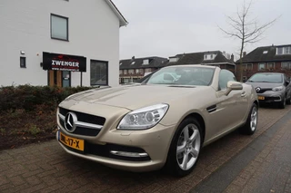 Hoofdafbeelding Mercedes-Benz SLK Mercedes SLK-klasse 200 Aut CARPLAY|XENON-LED|NAVIGATIE|AIRSCARF|AIRCO|PDC|ZEER GOED ONDERHOUDEN
