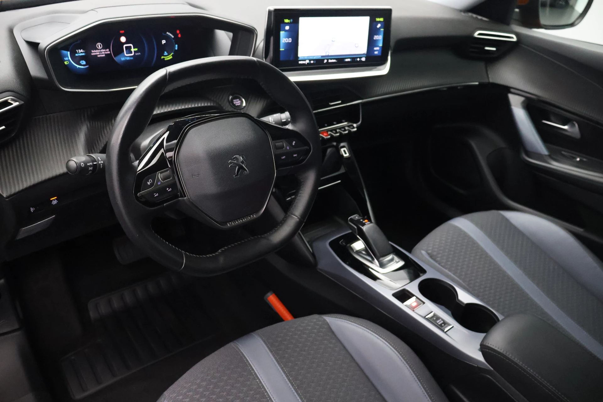 Hoofdafbeelding Peugeot e-2008