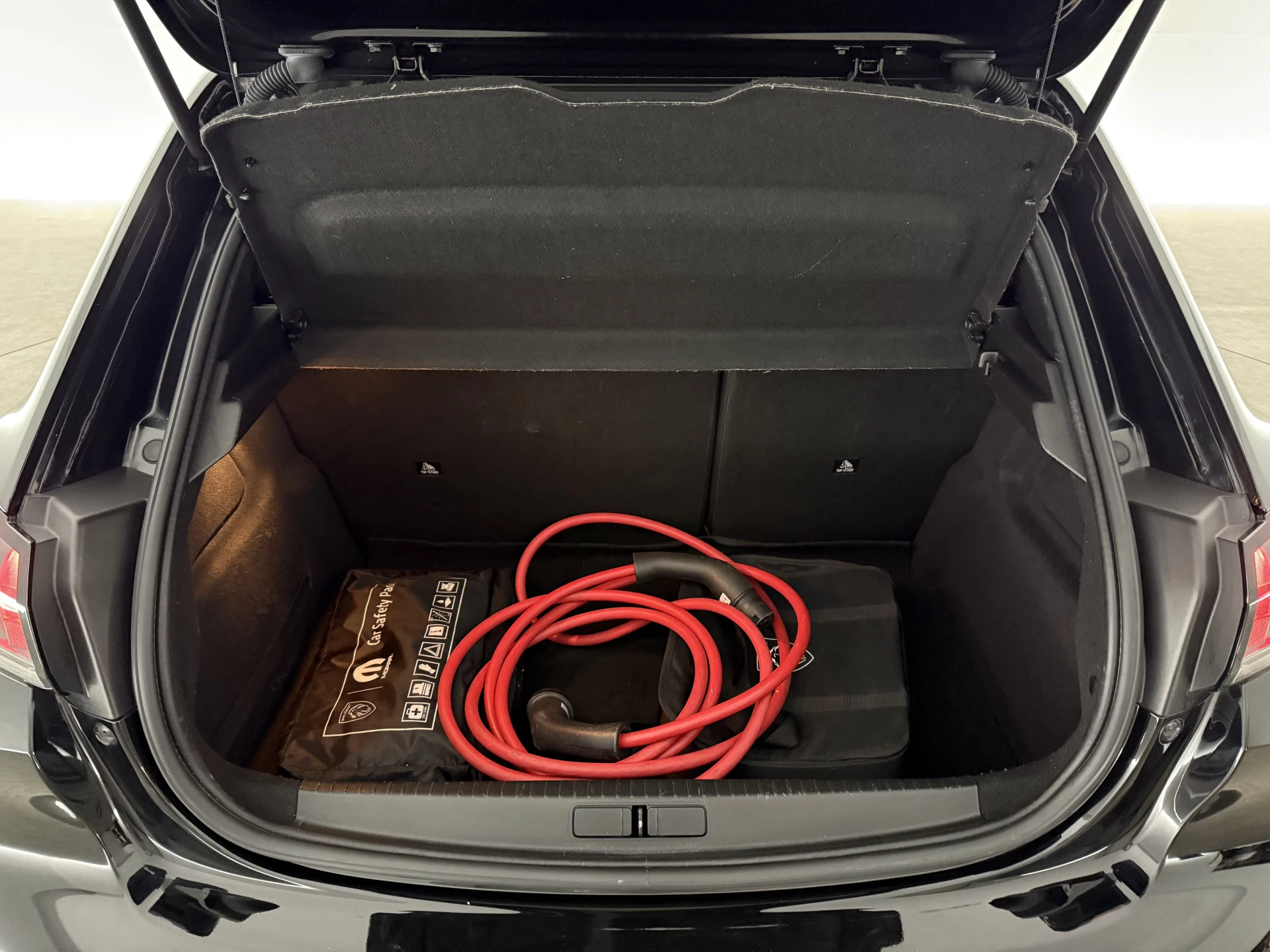 Hoofdafbeelding Peugeot e-208