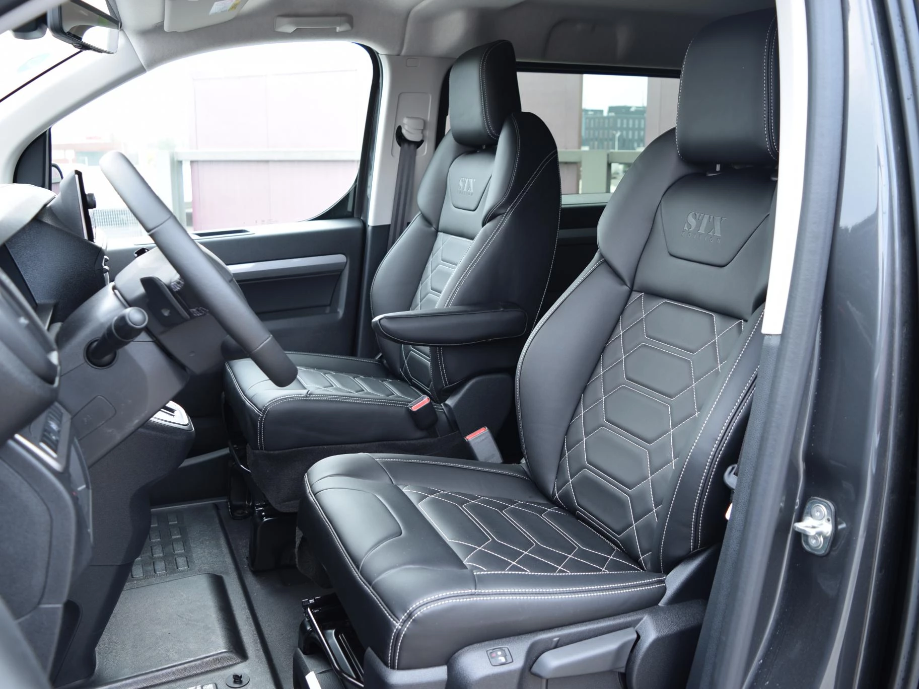 Hoofdafbeelding Peugeot e-Expert