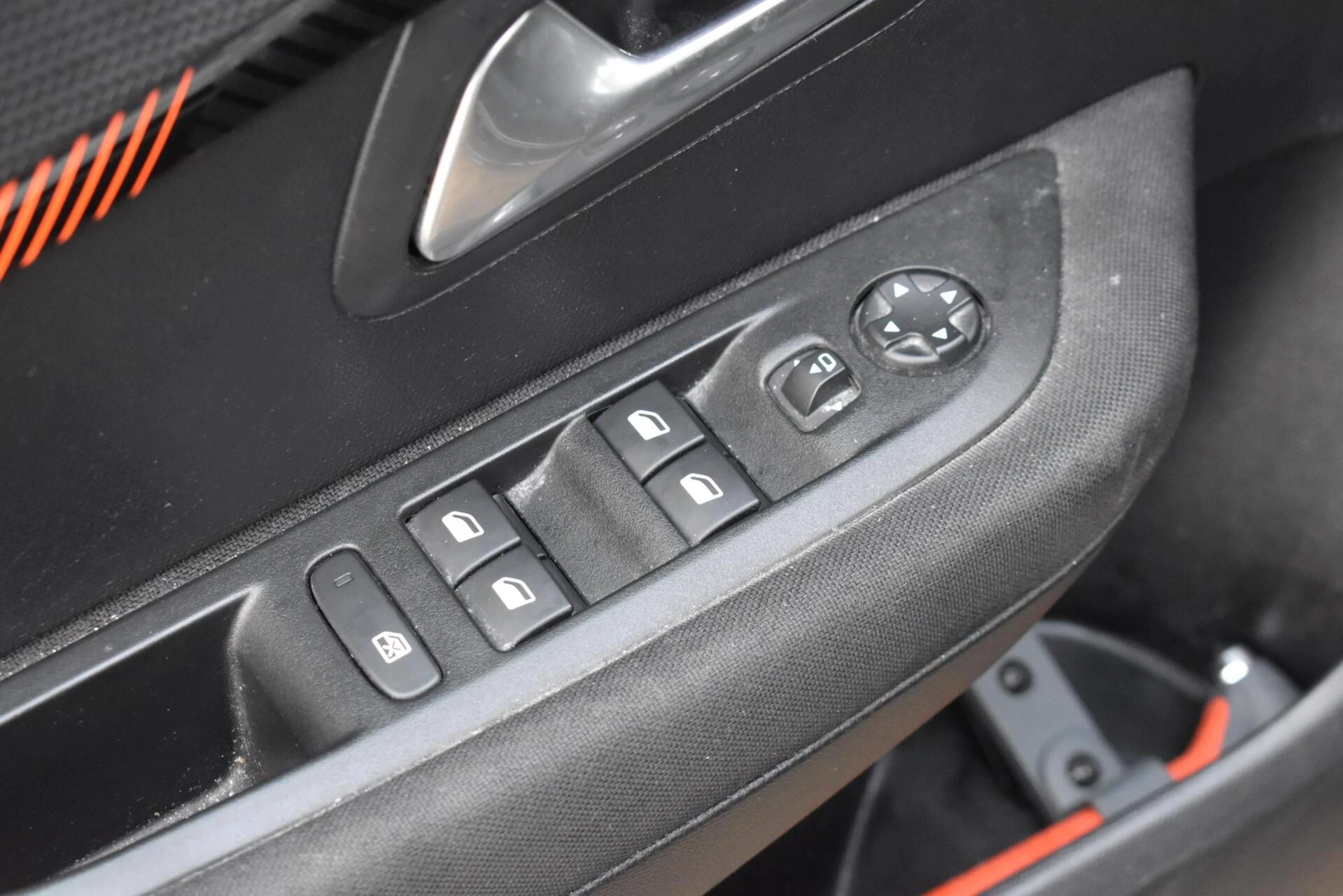 Hoofdafbeelding Peugeot e-208