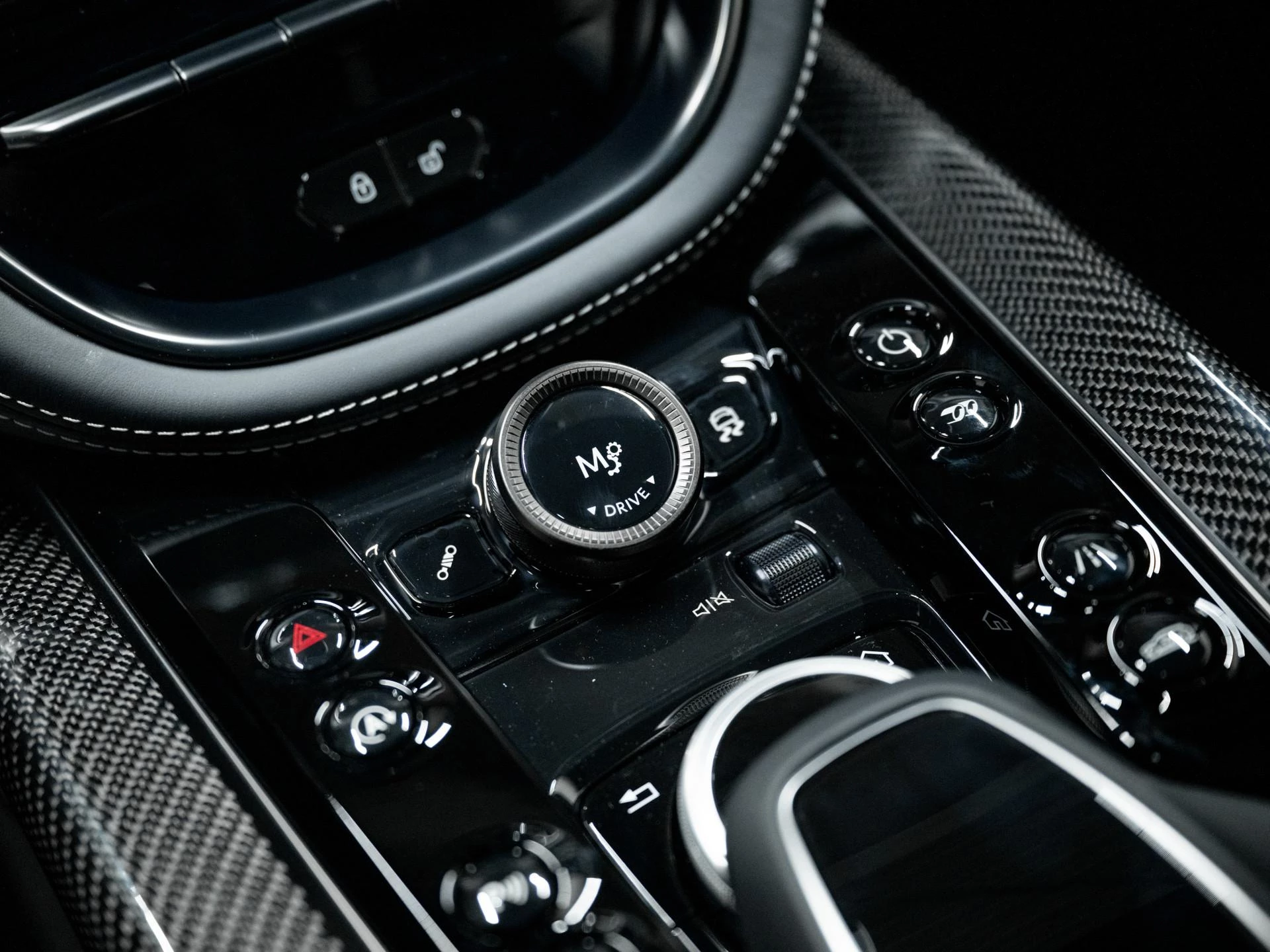 Hoofdafbeelding Aston Martin DBX