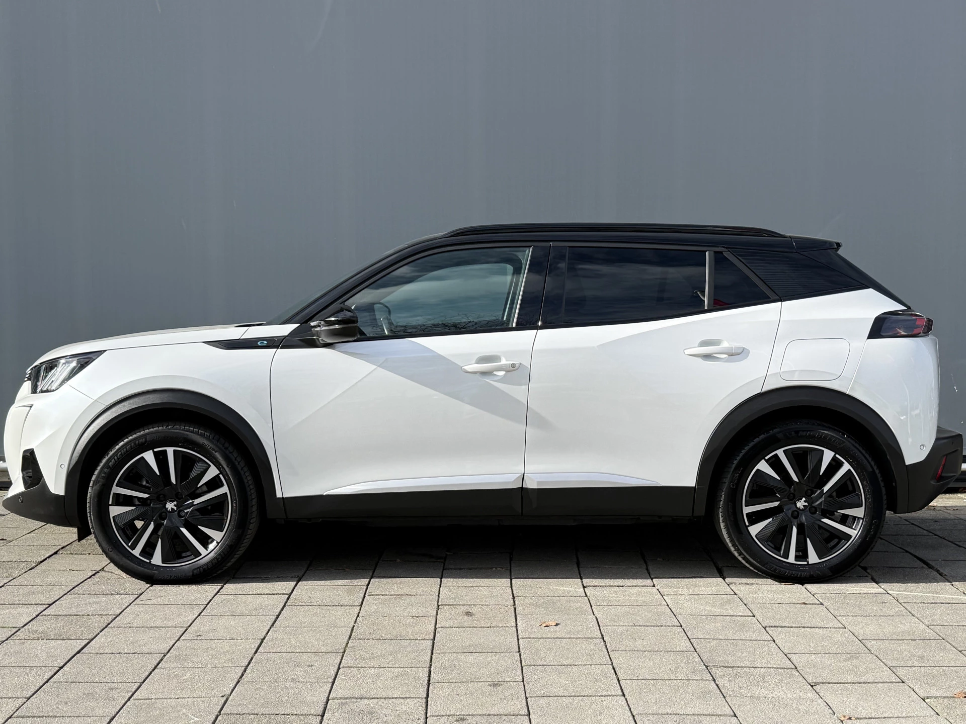 Hoofdafbeelding Peugeot e-2008