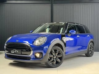 Hoofdafbeelding MINI Clubman MINI Clubman Mini 1.5 Cooper Business 136PK | Stoelverwarming | Dealer onderhouden | 17'' LMV