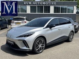 MG MG4 Electric Luxury 64 kWh SOH 95% | 7.000KM! |360 CAMERA| 7 JAAR MG GARANTIE T/M 04-2031| ELEK. STOEL| DODE HOEK SENSOR| STOEL + STUURVERWARMING| ADAPTIVE CRUISE CONTROL