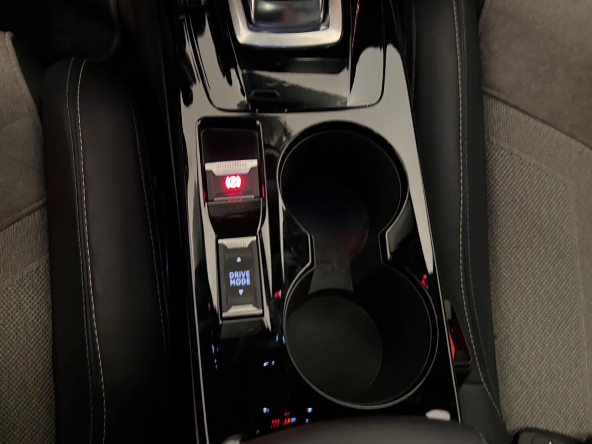 Hoofdafbeelding Peugeot e-208