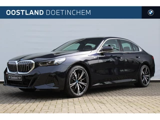 Hoofdafbeelding BMW i5 BMW i5 eDrive40 M Sport 84 kWh / Panoramadak / Trekhaak / Adaptieve LED / Parking Assistant Professional / Stoelventilatie / Driving Assistant Professional