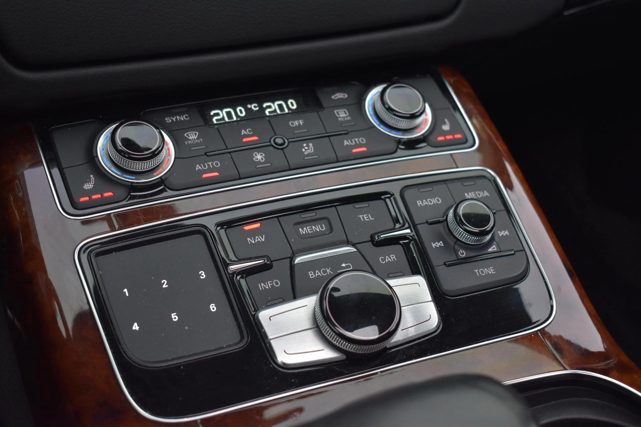 Hoofdafbeelding Audi A8