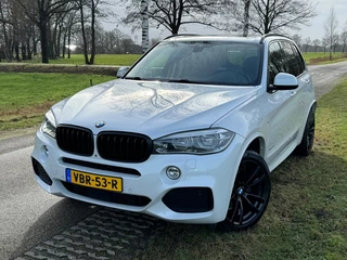 Hoofdafbeelding BMW X5 BMW X5 XDRIVE30D / MSPORT / SOFTCLOSE / PANO / 2019 / GRIJS KENTEKEN