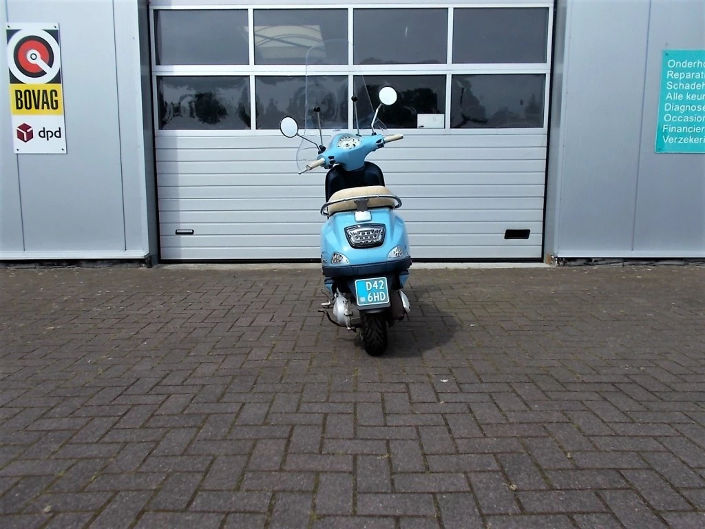 Hoofdafbeelding Vespa LX