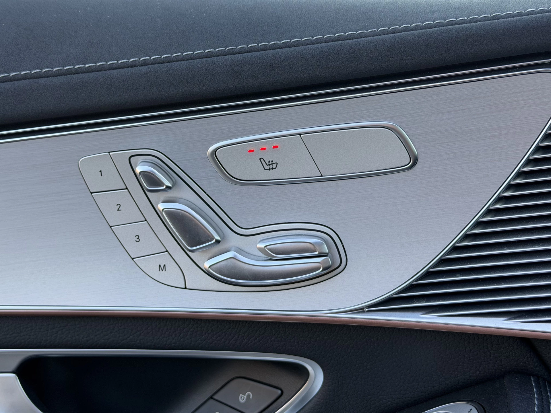 Hoofdafbeelding Mercedes-Benz EQC