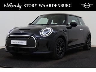 Hoofdafbeelding MINI Electric MINI Electric 33 kWh / Sportstoelen / Comfort Access / Achteruitrijcamera / Ambiance verlichting / Cruise Control / LED / 16" LM Victory Spoke zwart