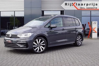 Hoofdafbeelding Volkswagen Touran Volkswagen Touran 1.5 TSI DSG R-Line 7 pers./navi / 18 inch LM / ACC/ Side-assist