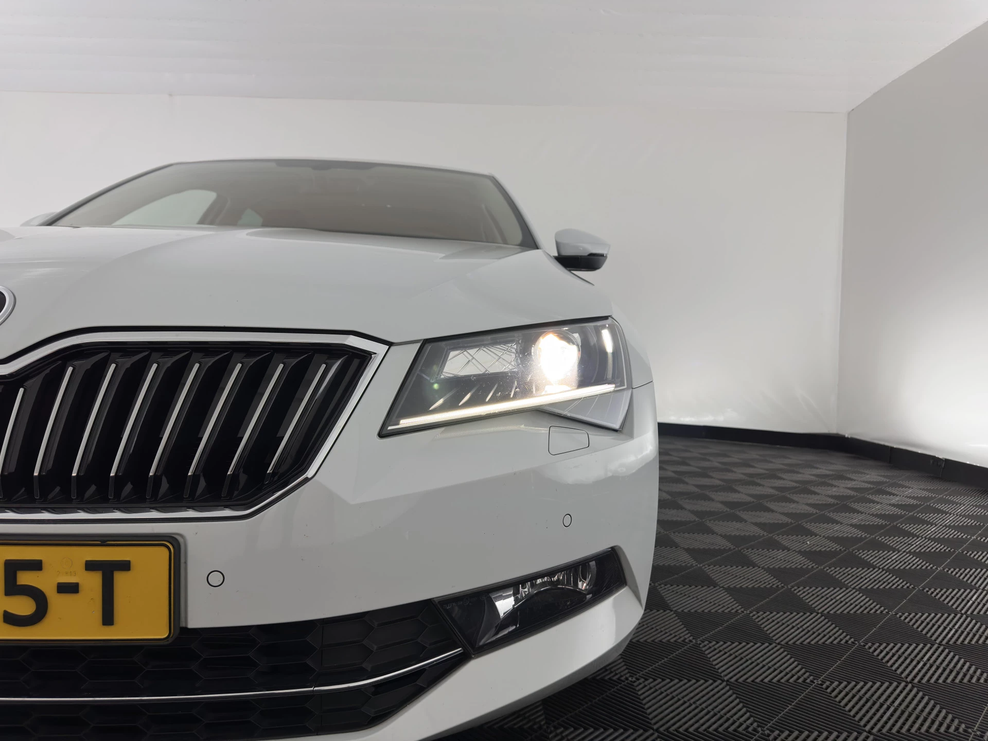 Hoofdafbeelding Škoda Superb
