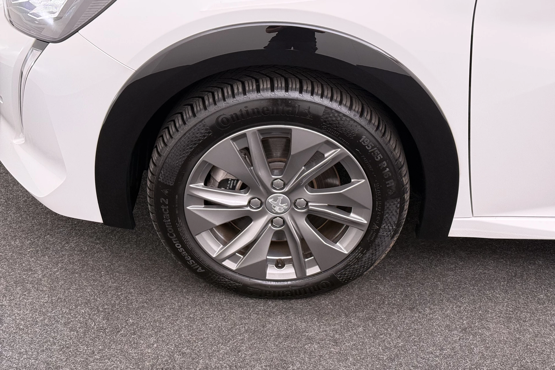 Hoofdafbeelding Peugeot e-208