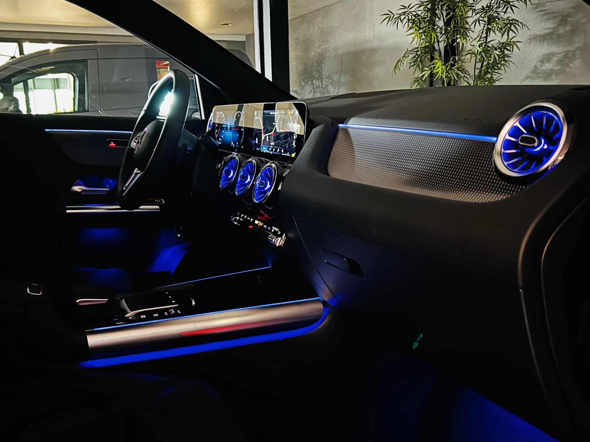 Hoofdafbeelding Mercedes-Benz EQA