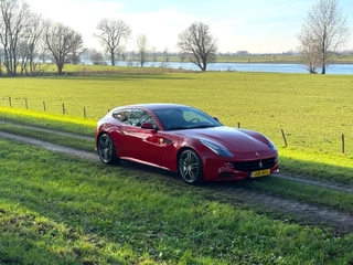 Hoofdafbeelding Ferrari FF Ferrari FF 6.3 V12 HELE (Dealer Onderhoud, 2e Eig, Passagiers display, Neuslift, Carbon, Sportstuur met Led, Camera V+A, Etc)