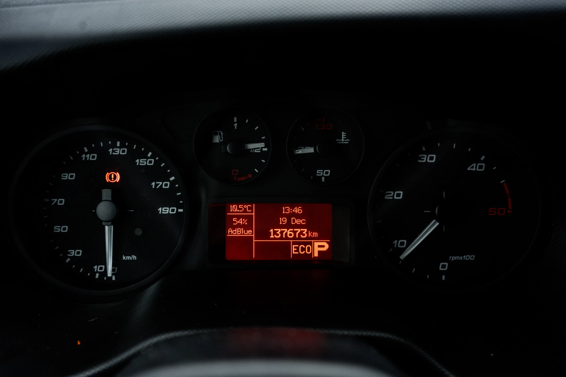 Hoofdafbeelding Iveco 50C18 3.0L | Bakwagen met laadklep | Climatic | Cruise | 180PK | 3.5T Trekgewicht | 2520KG Laadvermogen