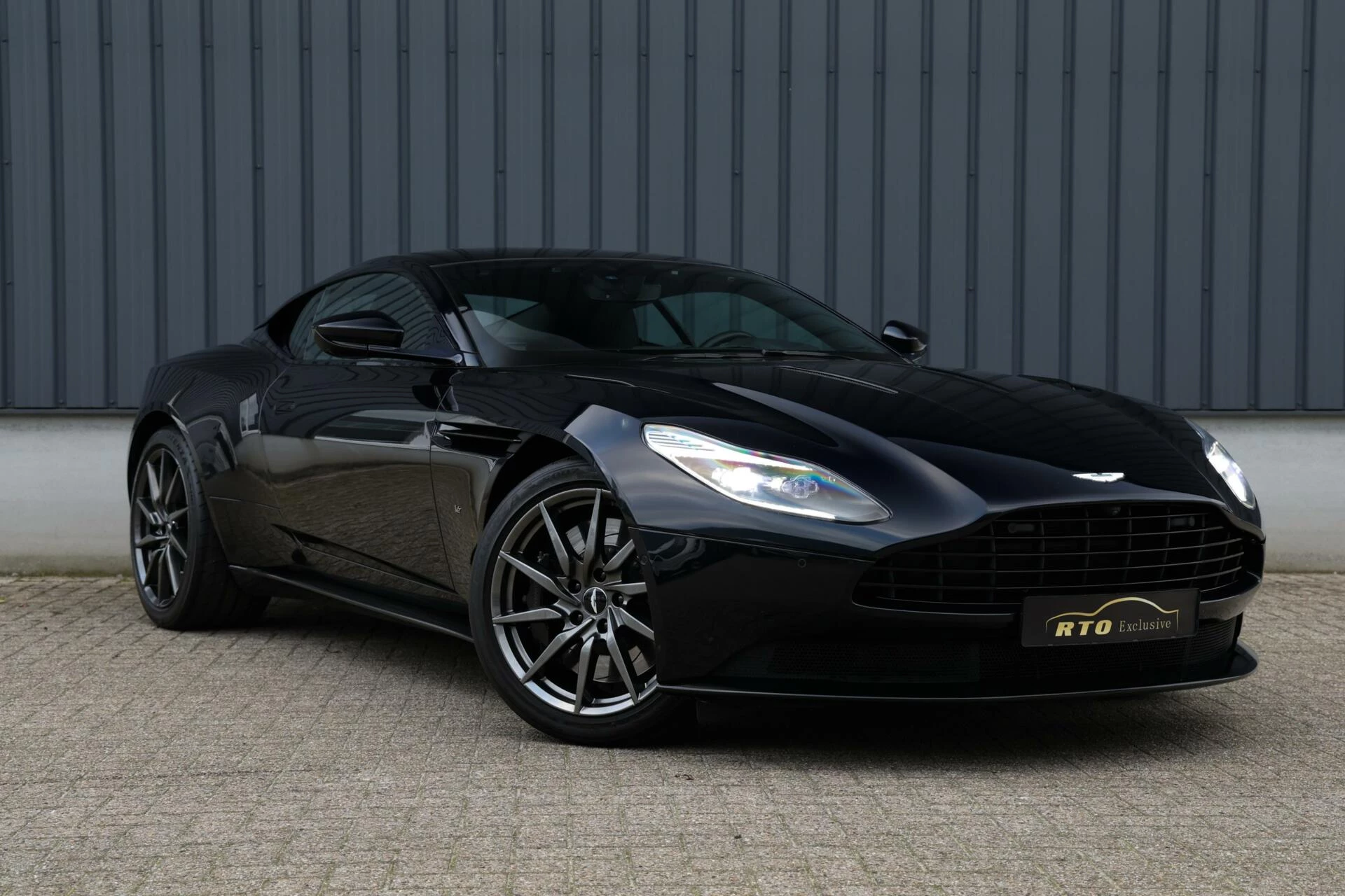 Hoofdafbeelding Aston Martin DB11