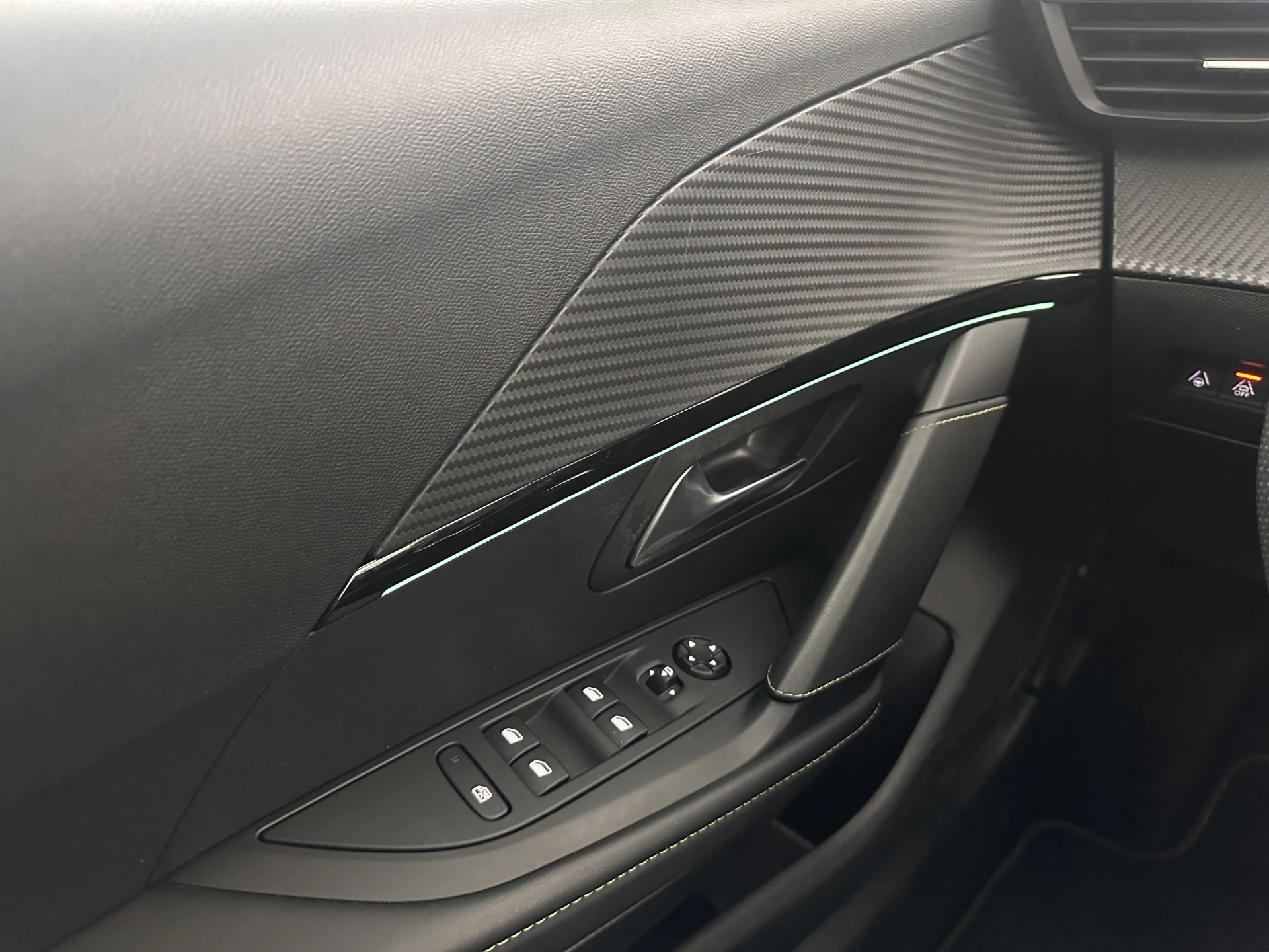 Hoofdafbeelding Peugeot e-208