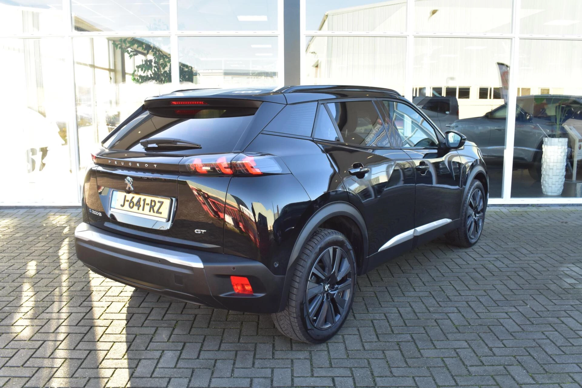 Hoofdafbeelding Peugeot e-2008