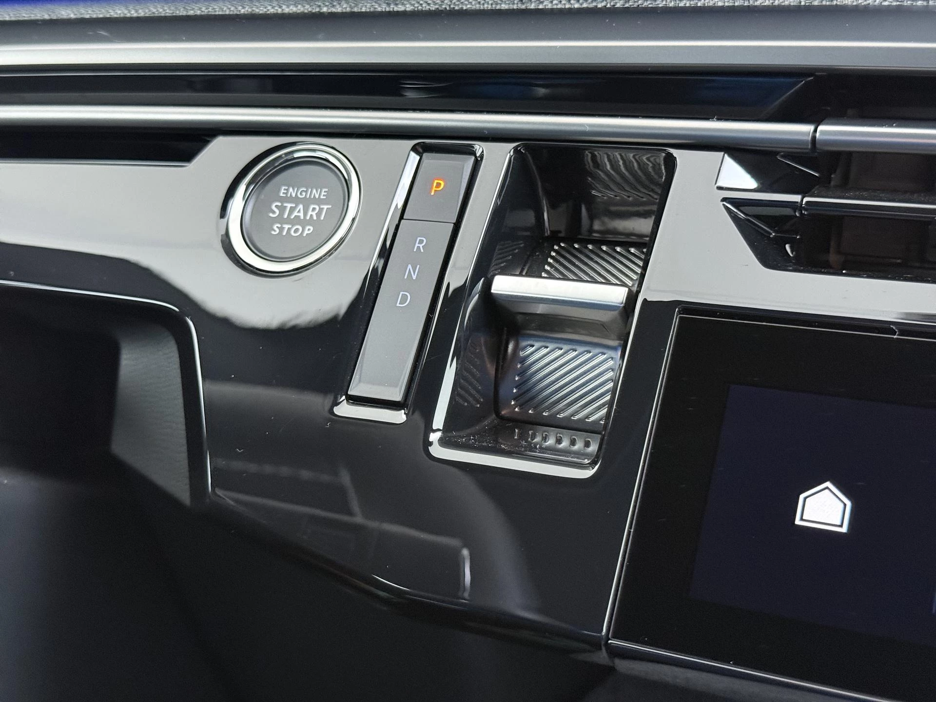 Hoofdafbeelding Peugeot e-3008